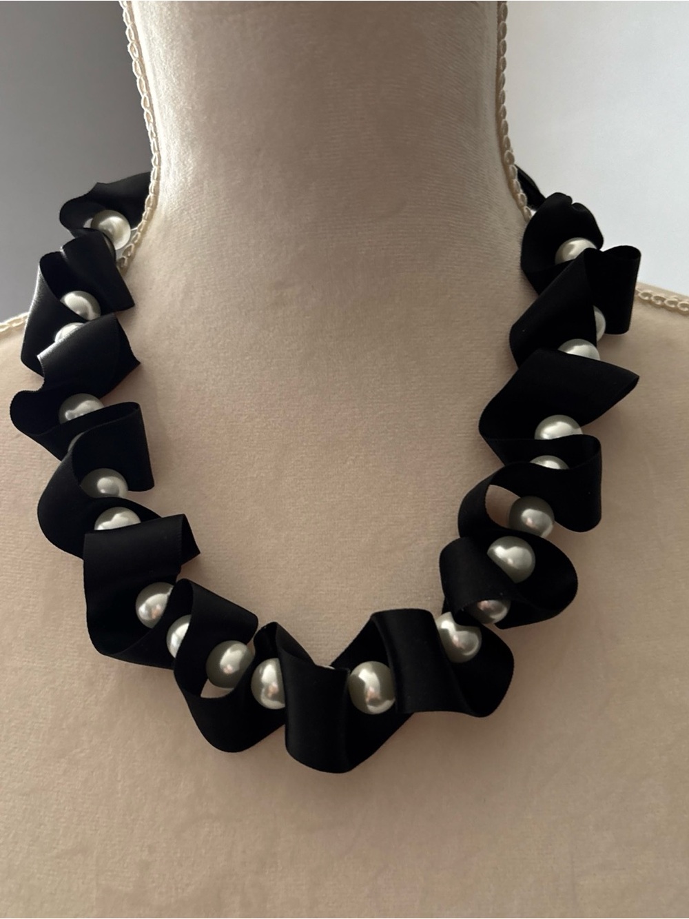 Elegant Black Ribbon Pearl Necklace - Women Jewelry